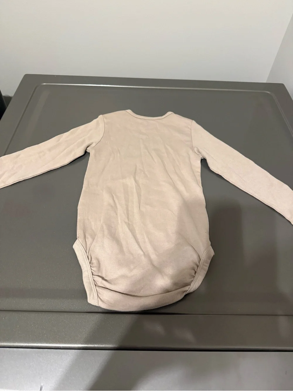 H&M-Kids Long-Sleeve One-Piece Bodysuit in Light Taupe-Size 12/18 months
